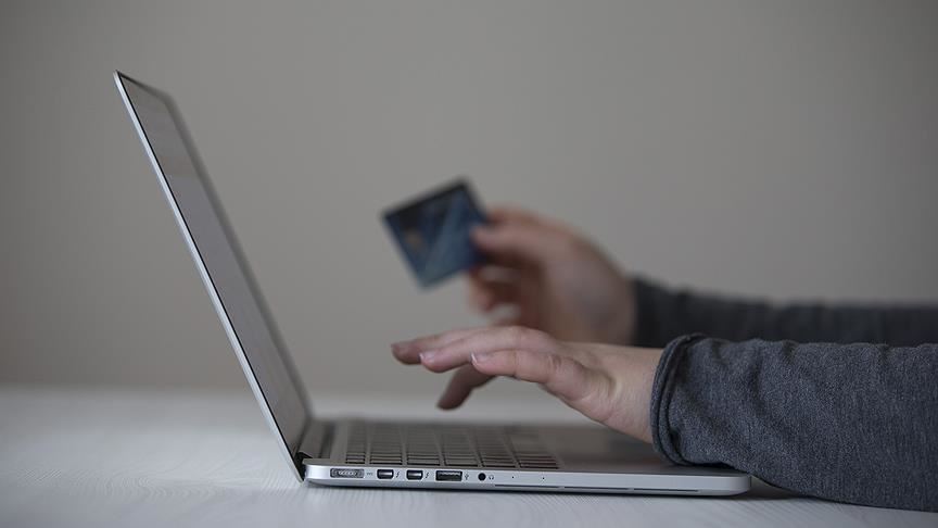 العمل عن بعد يحسن الأداء الوظيفي ويقلل التكاليف (خبيرة)