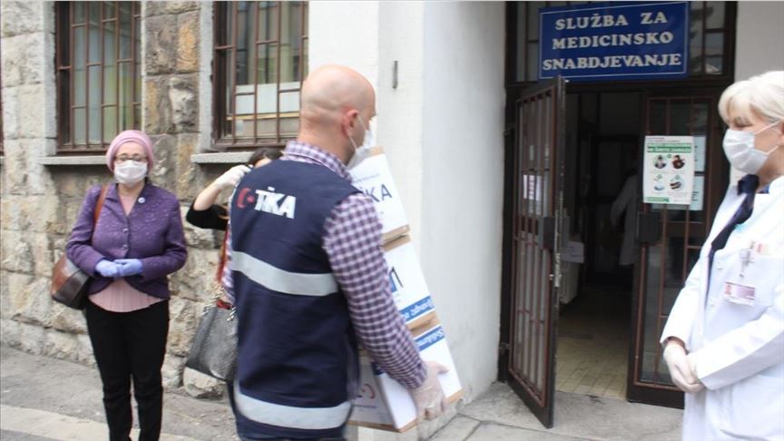 البوسنة والهرسك.."تيكا" التركية تدعم مشروعاً لإنتاج كمامات لمواجهة كورونا