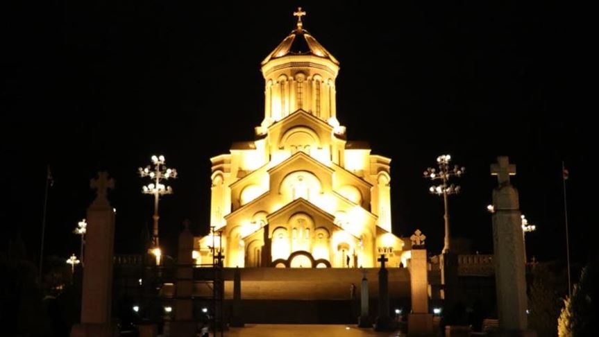 جورجيا.. "كورونا" يحتجز المشاركين في قداسات الفصح بالكنائس