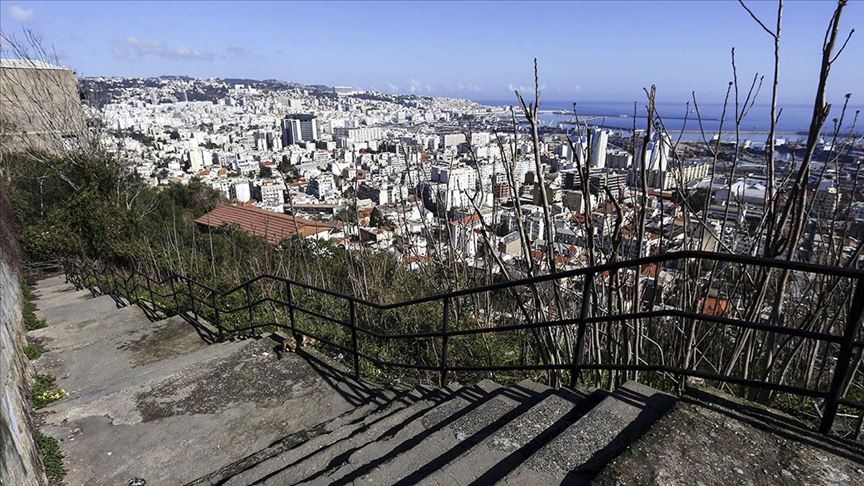 كورونا.. الجزائر تمدد الحجر الصحي 10 أيام إضافية