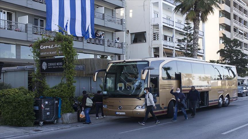 كورونا.. تركيا تجلي مواطنيها من سفينة سياحية باليونان