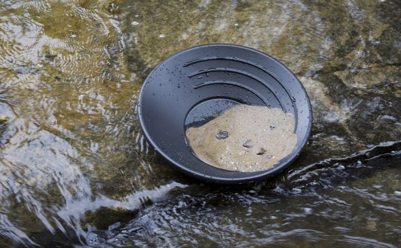 tw-cd128_lowgold_r_20141003150700-825x510-2 طريقة فصل الذهب من التراب