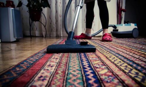 vacuum-cleaner مكنسة كهربائية