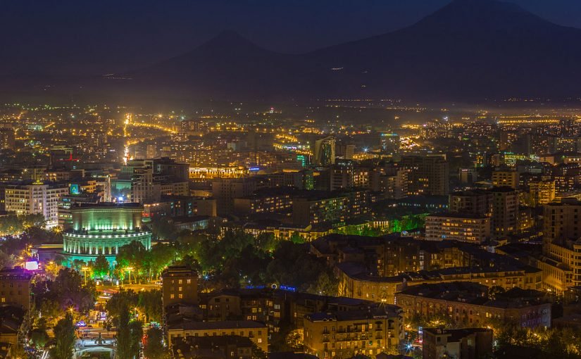 yerevan_at_night_50mm-825x510-2 السياحة في أرمينيا يريفان