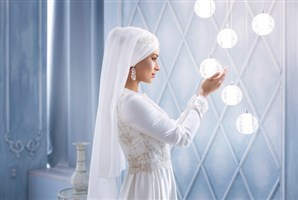 بهذه الطرق والخطوات يمكن للعروس المحجّبة أن تعتني بشعرها!