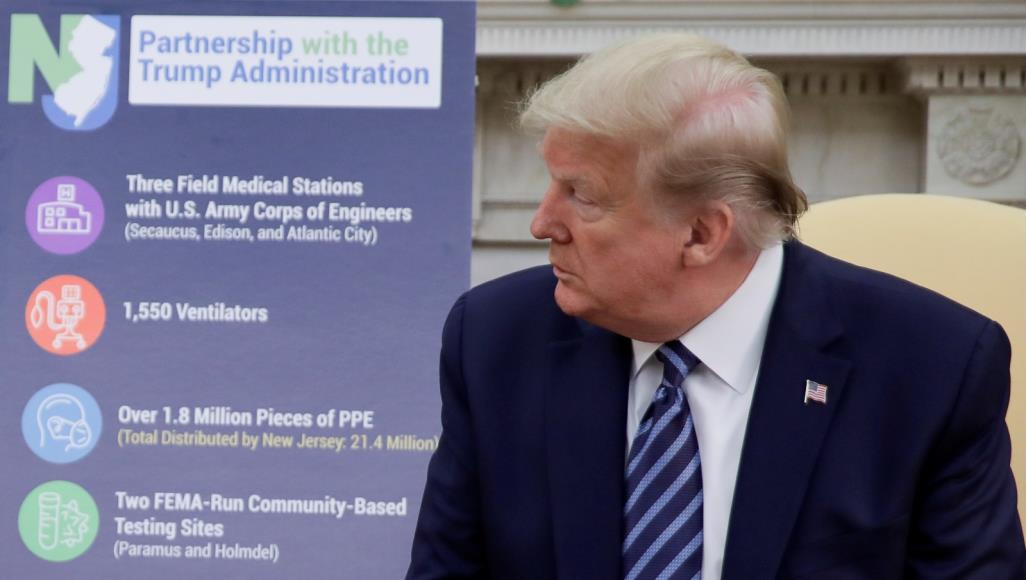 معركة كورونا تدخل شهرا جديدا.. ترامب يجدد اتهامه لمختبر ووهان ويكتم الأدلة ترامب خلال المؤتمر الصحفي بالبيت الأبيض حول تطورات فيروس كورونا (رويترز)