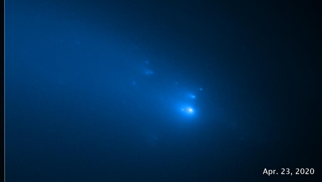 "أطلس" تحطم لكن من الممكن أن نرى مذنبا آخر في مايو مذنب "أطلس" تحطم لأكثر من 30 قطعة، الواحدة منها بحجم منزل (ناسا)