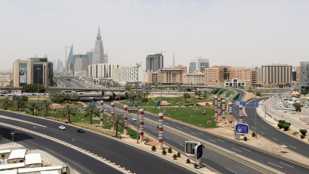 وكالة موديز تخفض نظرتها الائتمانية لتصنيف السعودية إلى سلبية السعودية تشهد تباطؤا حادا في نمو الناتج المحلي الإجمالي (رويترز)