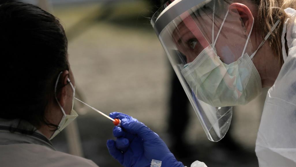 كورونا.. ترامب يغير توقعاته لأعداد الوفيات ويحتفي بالموافقة على عقار رمديسيفير الولايات المتحدة هي الأكثر تضررا بالوباء في العالم سواء من حيث عدد الإصابات أو الوفيات (رويترز)