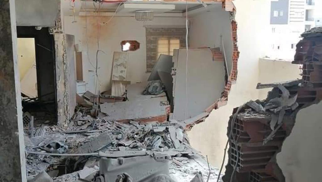 غارات للوفاق على مواقع لقوات حفتر في الوطية وبني وليد قوات حفتر تدمر شقة إحدى العائلات جنوبي طرابلس (الجزيرة)