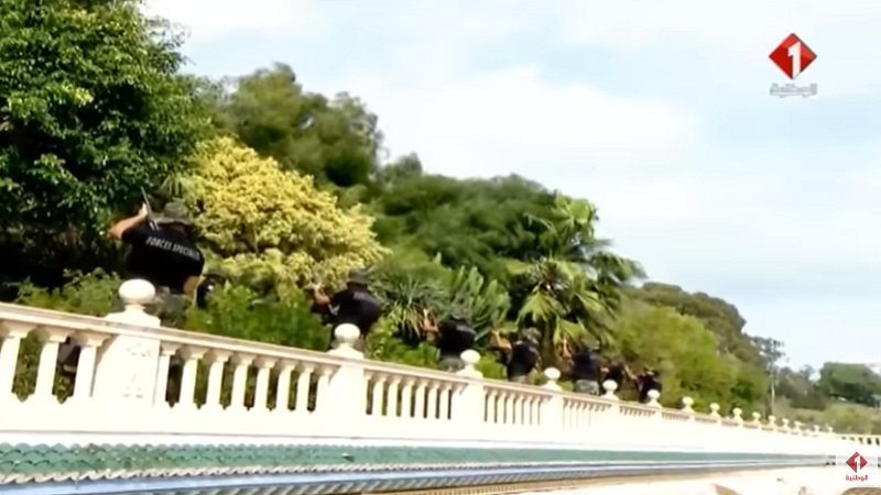 5db03c09423604356876f7f0_0-1