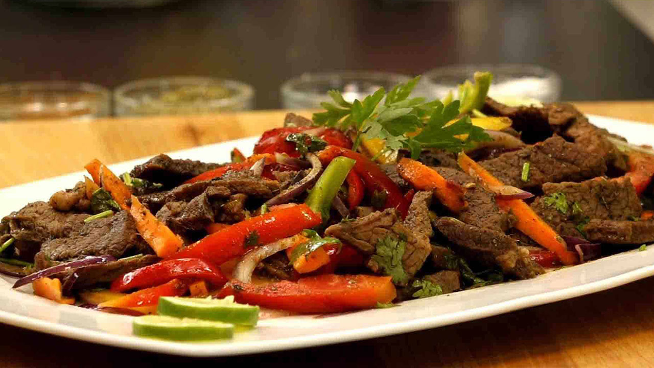 مكونات طبق «اللحم بالخضراوات» على الطريقة الآسيوية