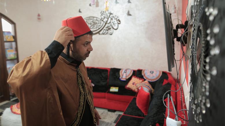 cc167e9e-54c7-469e-816f-4582ce7cc92e-31 الحكواتي يفتقد جولاته بين الحارات والمخيمات في غزة خلال شهر رمضان (الجزيرة)