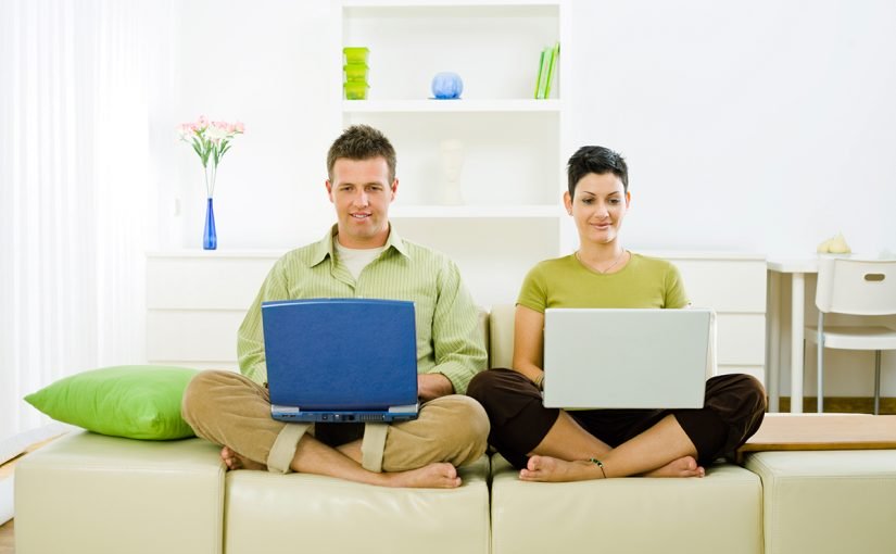 coupleworkingfromhome-2-825x510-2 افكار للعمل من المنزل