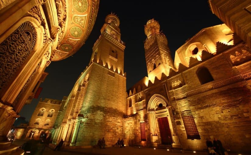 d8a7d984d8a3d985d8a7d983d986-d8a7d984d8b3d98ad8a7d8add98ad8a9-d981d98a-d8a7d984d982d8a7d987d8b1d8a9-825x510-2 أماكن سياحية في القاهرة