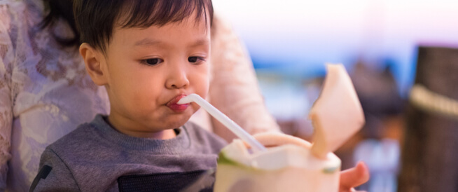 tbl_articles_article_22286_5598806a984-5e93-4a69-801d-771760bc7761 ماء جوز الهند للرضع: الفوائد والمخاطر