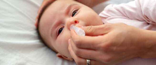 tbl_articles_article_22297_219ea86778a-1ddb-4686-bedb-421859b25dfd قطرة أنف للأطفال: أنواعها وطريقة استخدامها