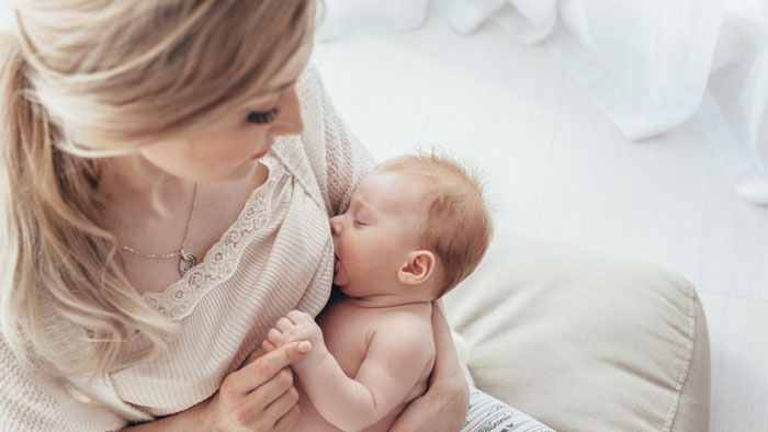 baby-breastfeeding-mother-eating أفضل الطرق لتغذية طفلك الرضيع