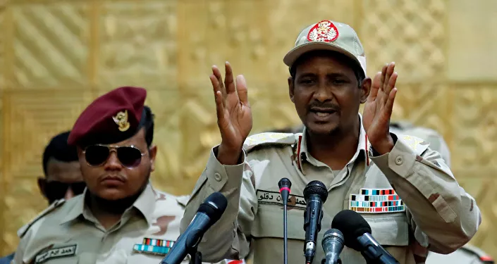 الفريق محمد حمدان حميدتي يخاطب أنصاره خلال اجتماع في الخرطوم الفريق محمد حمدان حميدتي يخاطب أنصاره خلال اجتماع في الخرطوم