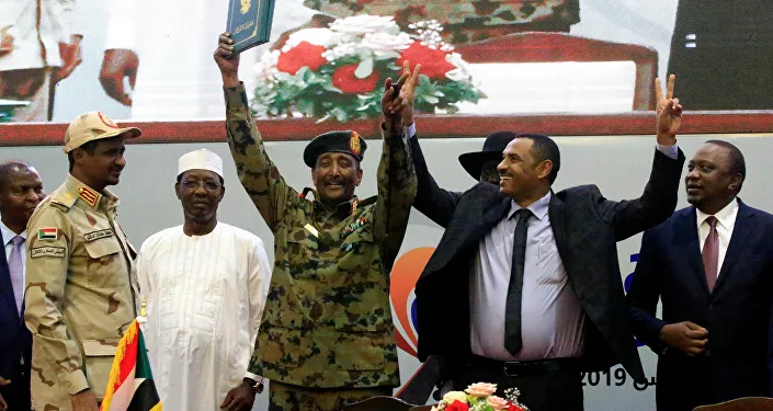 المجلس العسكري الانتقالي في السودان، وقوى إعلان الحرية والتغيير يوقعان على وثيقة الإعلان الدستوري بصفة نهائية المجلس العسكري الانتقالي في السودان، وقوى إعلان الحرية والتغيير يوقعان على وثيقة الإعلان الدستوري بصفة نهائية