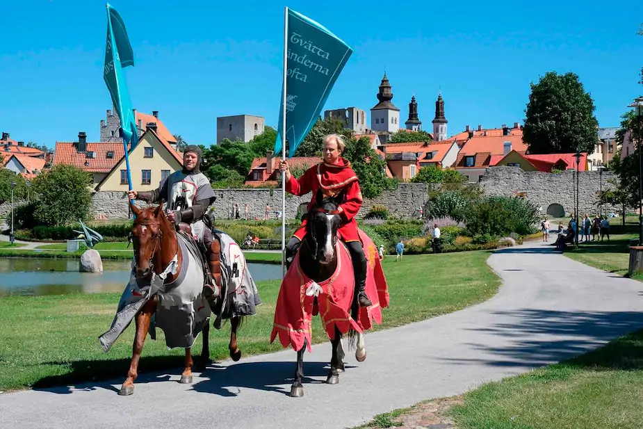Image principale de l'article Des chevaliers pour imposer la distanciation