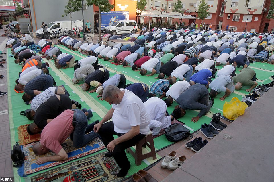 31404766-8579759-image-a-46_1596186569884 صلاة عيد الأضحى في ألبانيا
