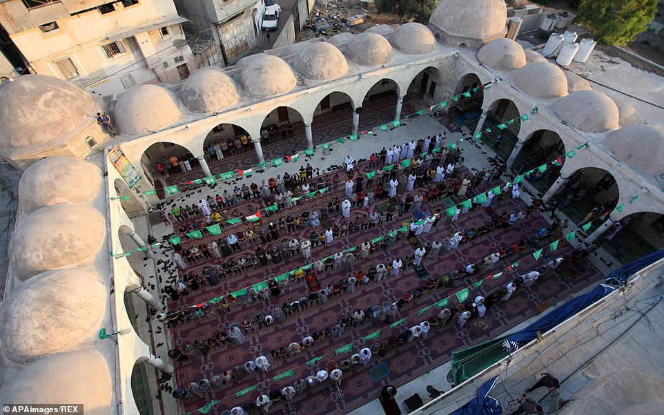 31404774-8579759-image-m-69_1596187455342 صلاة عيد الأضحى في السعودية