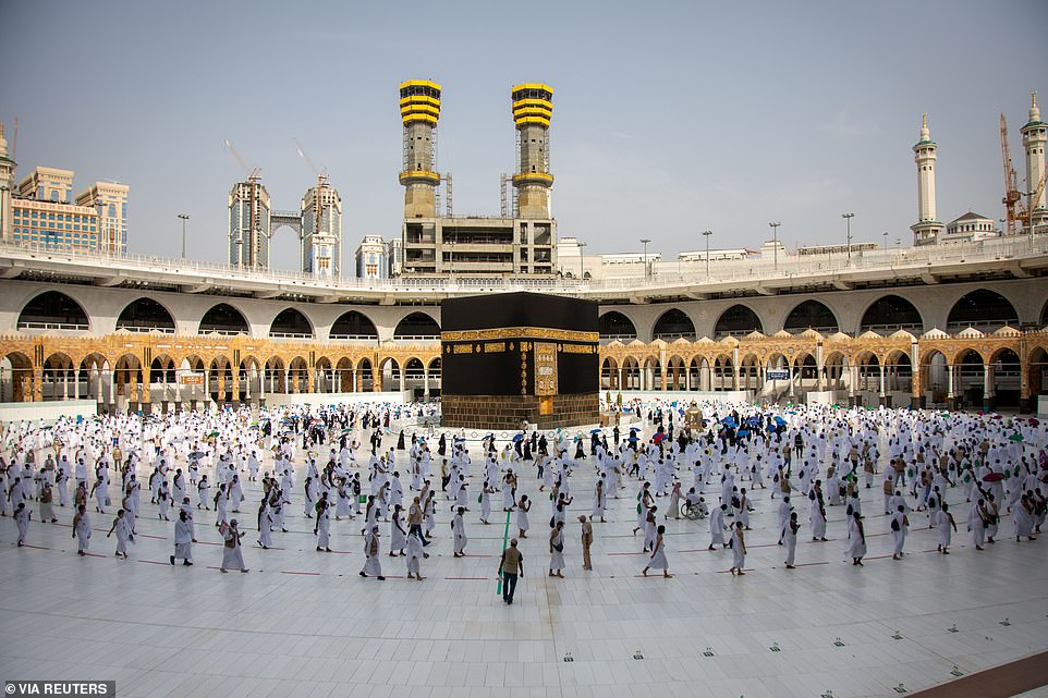 31405728-8579759-image-a-71_1596187583397 صلاة عيد الأضحى في مكة المكرمة
