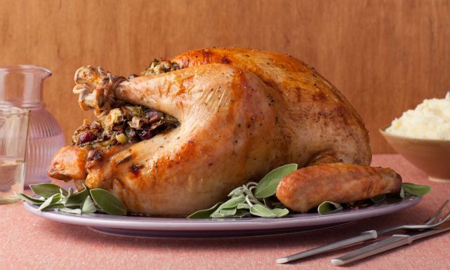 طريقة عمل الديك الرومي المحشي طريقة عمل الديك الرومي المحشي