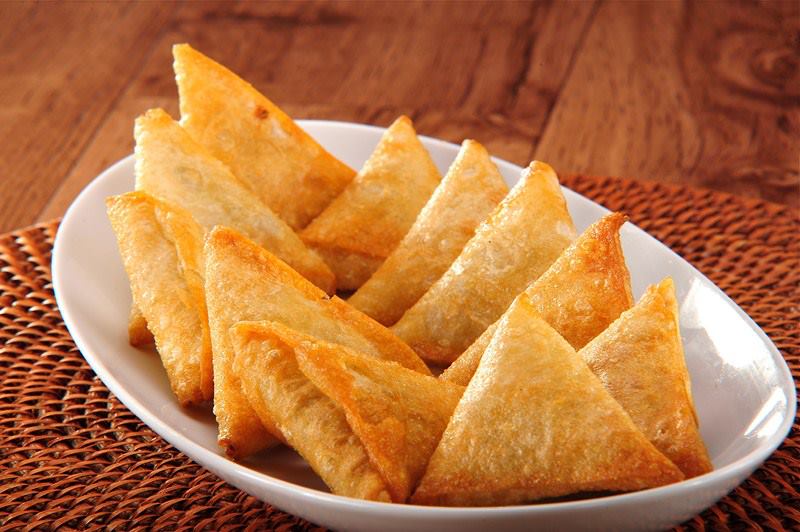 سمبوسك بالبطاطس والخضار بالصور سمبوسك بالبطاطس والخضار بالصور