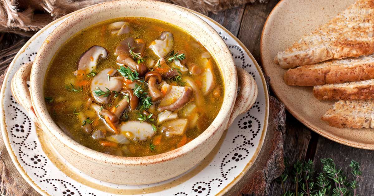 شوربة الفطر بدون كريمة شوربة الفطر بدون كريمة