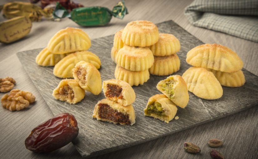 d8b7d8b1d98ad982d8a9-d8aad8add8b6d98ad8b1-d8a7d984d985d8b9d985d988d984-d8a8d8a7d984d8aad981d8b5d98ad984-d8a7d984d985d985d984-d8a8d8a7d984d8b5d988d8b1-825x510-2 طريقة تحضير المعمول بالتفصيل الممل بالصور