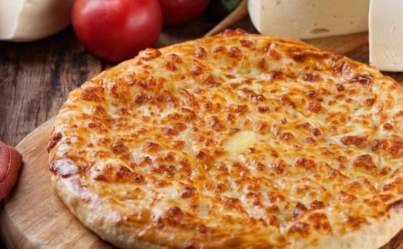 d8b7d8b1d98ad982d8a9-d8aed8a8d8b2-d8a7d984d8aed985d98ad8b1-d8a7d984d8a5d985d8a7d8b1d8a7d8aad98a-825x510-2 طريقة خبز الخمير الإماراتي