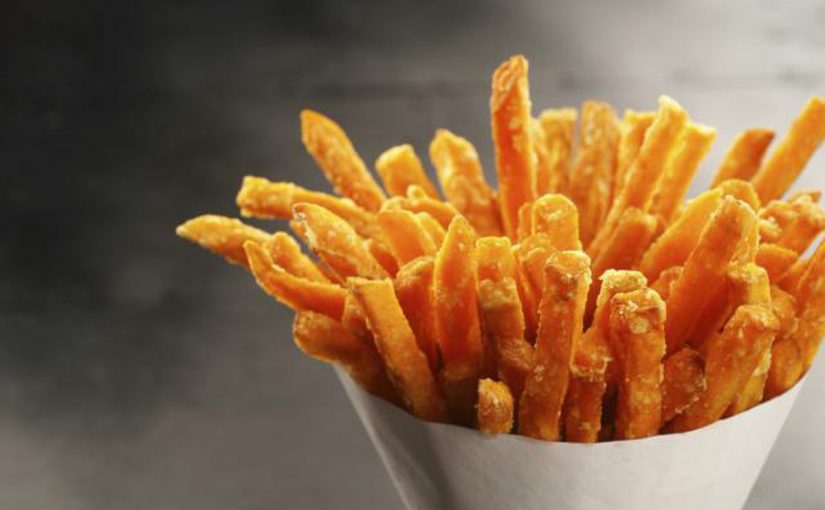 d983d98ad981d98ad8a9-d8b9d985d984-d8a8d8b7d8a7d8b7d8b3-d8b9d98ad8afd8a7d986-d8add8a7d8b1-d8a8d8a7d984d8aed8b7d988d8a7d8aa-d988d8a7d984d8b5d988d8b1-825x510-2 كيفية عمل بطاطس عيدان حار بالخطوات والصور