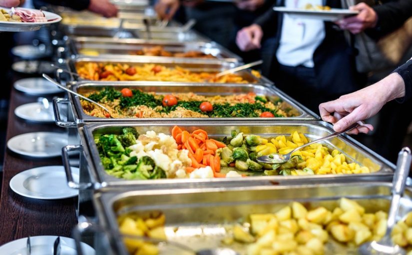 d985d8b7d8b9d985-d98ad8b3d988d98a-d8a8d988d981d98ad987d8a7d8aa-d8b1d8aed98ad8b5d8a9-d8a8d8acd8afd8a9-825x510-2 مطعم يسوي بوفيهات رخيصة بجدة