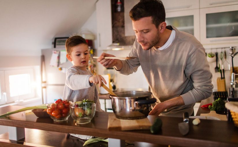 papa-y-nene-istock-650451430-2-825x510-2 أسرار نجاح الطبخ