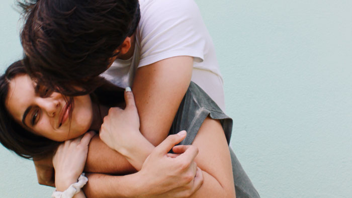 طبابة نت - علامات وجود علاقة عاطفية للشريك