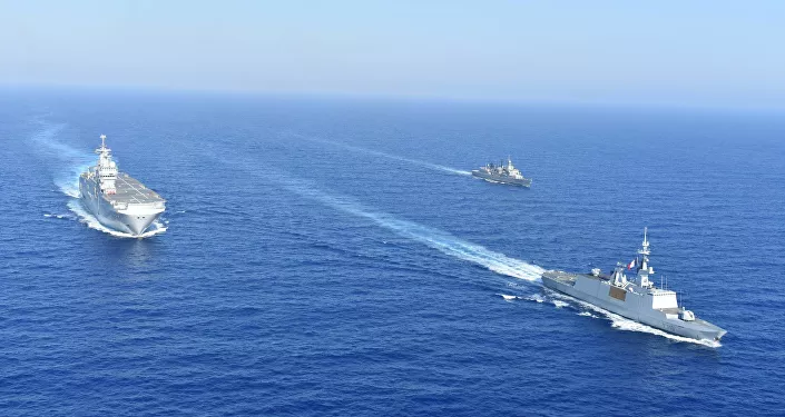 سفن حربية يونانية وفرنسية في البحر المتوسط سفن حربية يونانية وفرنسية في البحر المتوسط