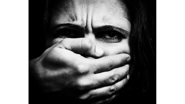 113911968_gettyimages-167261812 فتاة تتعرض للعنف من رجل