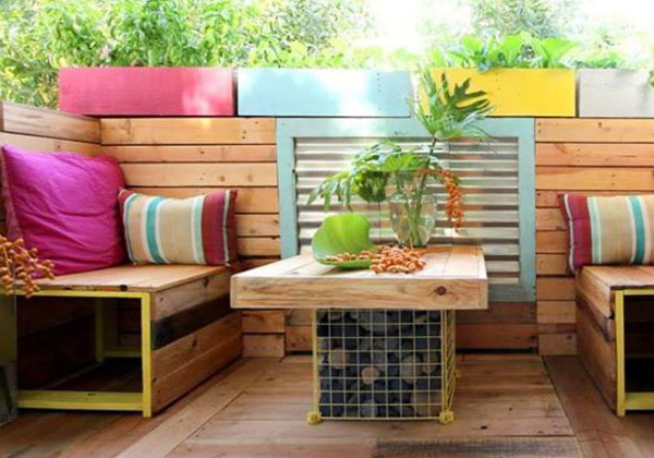 الأثاث الخشبي