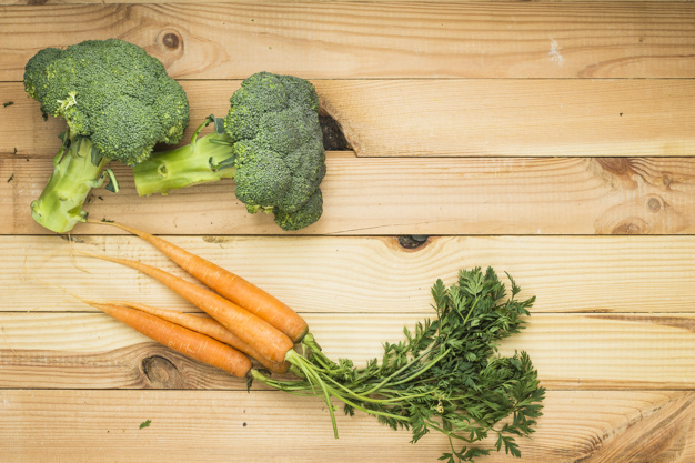 carrots-and-broccoli فيتامينات يجب أخذها قبل الحمل