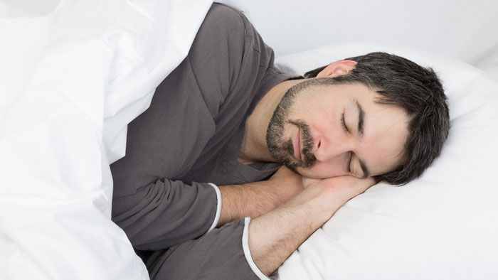 موقع طبابة نت - سبع عشرة طريقة للّتخلّص من الانتفاخ تحت العين
