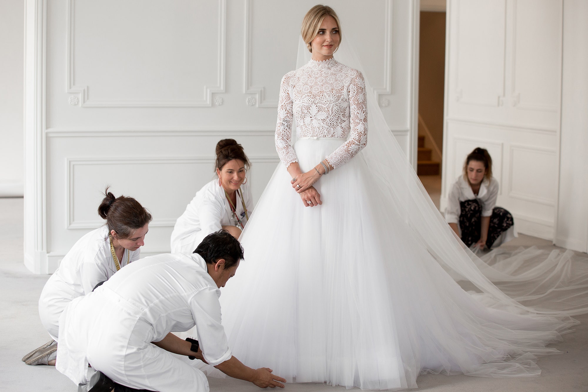 04-chiara-ferragni-wedding-dress-fitting