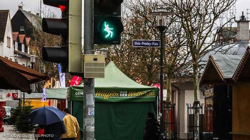 1-1206550 إشارة مرور على هيئة بريسلي