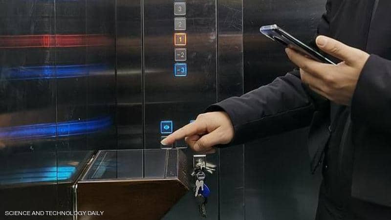 1-1325599 التقنية الجديدة تغني الراكب عن لمس الأزرار