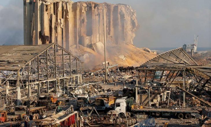 مسؤول لبناني يحذر من حاويات قابلة للانفجار في مرفأ بيروت