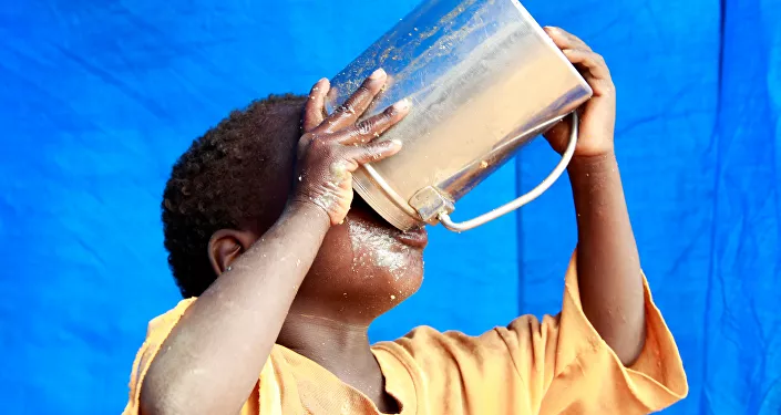 طفل كيني يعاني الجوع طفل كيني يعاني الجوع