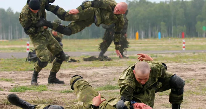 فريق من بيلاروسيا خلال مسابقة القناصة في إطار مسابقة الألعاب العسكرية الدولية أرمي -2018  (الجيش - 2018) في حقل بريتسكي في بيلاروسيا فريق من بيلاروسيا خلال مسابقة القناصة في إطار مسابقة الألعاب العسكرية الدولية أرمي -2018  (الجيش - 2018) في حقل بريتسكي في بيلاروسيا