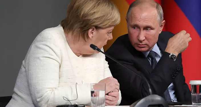 المستشارة الألمانية أنجيلا ميركل والرئيس الروسي فلاديمير بوتين في اسطنبول، تركيا 27 أكتوبر/ تشرين الأول 2018 المستشارة الألمانية أنجيلا ميركل والرئيس الروسي فلاديمير بوتين في اسطنبول، تركيا 27 أكتوبر/ تشرين الأول 2018