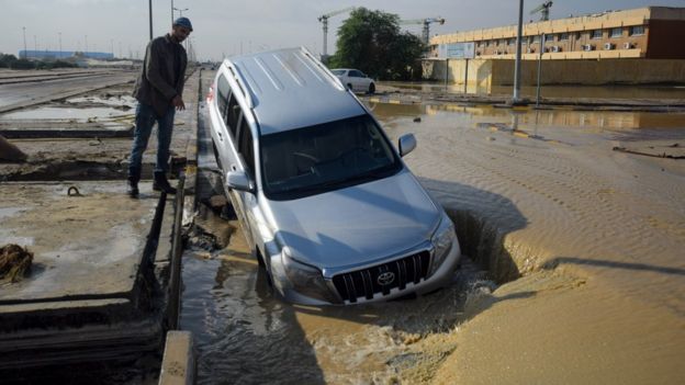 104255823_hi050508559 توقعت إدارة الأرصاد الجوية الكويتية تواصل هطول الأمطار السبت